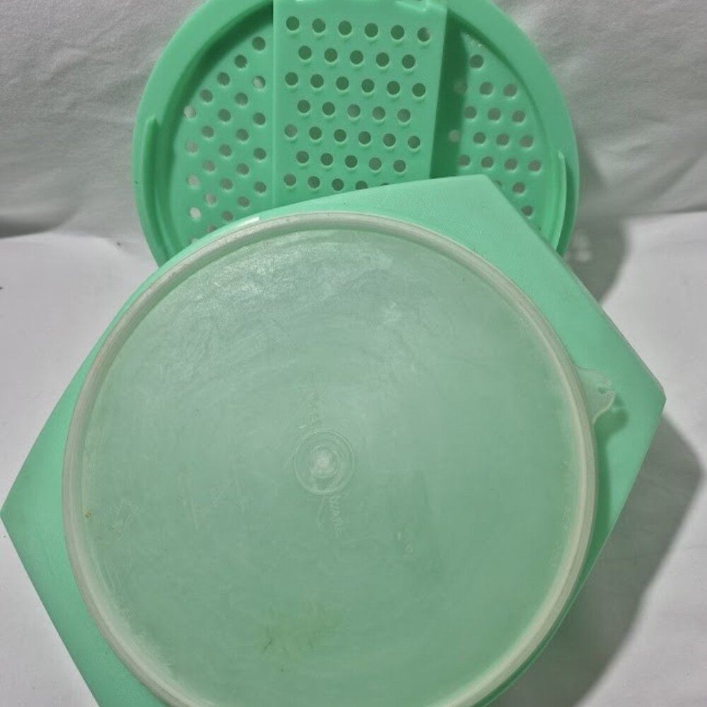 Vintage TUPPERWARE Jadite Green Shredder, Bowl #786 and Lid.